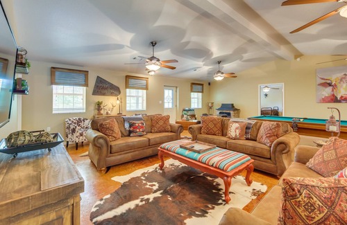 Buffalo Casa | 'Guest House' 92-Acre Buffalo Hideaway w/ Rec Barn