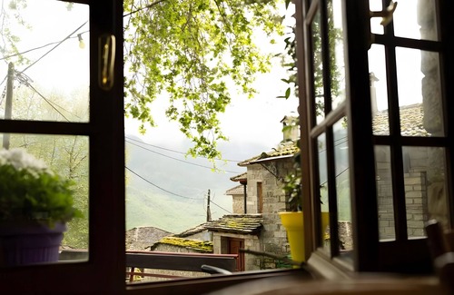 Pyrsogianni Casa | Casa de huéspedes 'Armoloi Room 1' con vistas a la montaña, terraza compartida y Wi-Fi