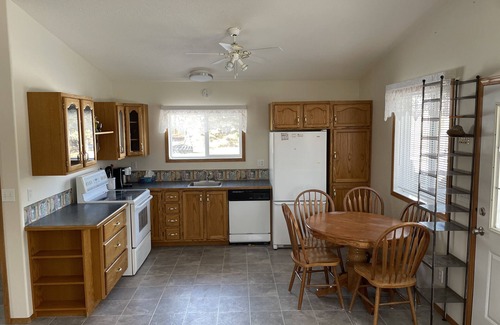 Division No. 8 Casa | Guest House at Parkland Beach, Gull Lake