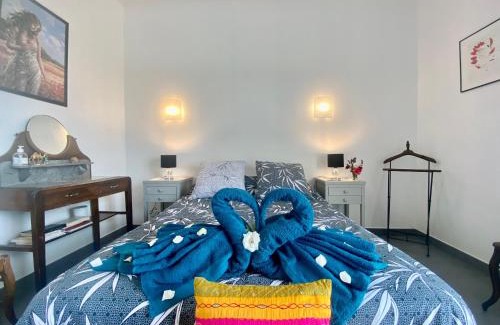 Roullens Casa | Guest-house de l’amandier - Vue cité médiévale