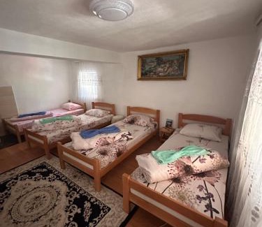 Vusanje Casa | Guest House GURI
