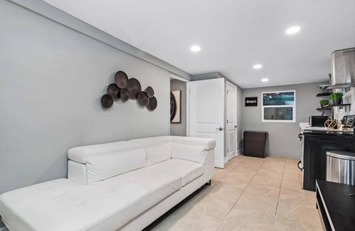 Safety Harbor Casa | Guest House in Clearwater w/acces to Shared Swimming Pool (GH3)