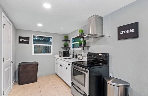 Safety Harbor Casa | Guest House in Clearwater w/acces to Shared Swimming Pool (GH3)