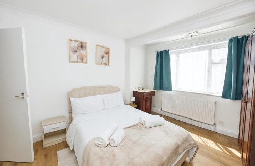 Rayners Lane Villa | Guest House in Harrow