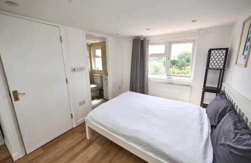 Rayners Lane Villa | Guest House in Harrow