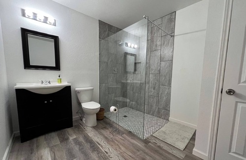 Uptown Cabaña | Guest house in Quiet Neighborhood convenient to shopping, restaurants, downtown.