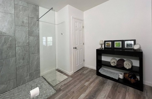 Uptown Cabaña | Guest house in Quiet Neighborhood convenient to shopping, restaurants, downtown.
