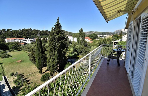 Srebreno Apartamento | Guest House Kanjuo - Apartamento de dos habitaciones con terraza y vista al jardín