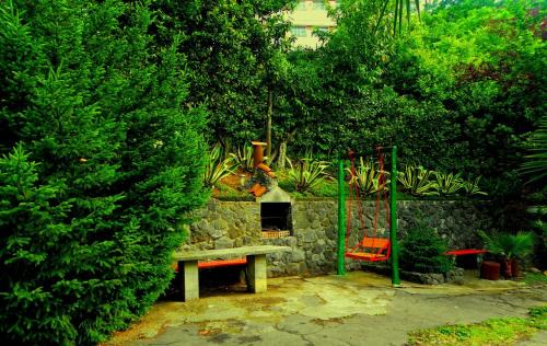 Mtsvane Kontskhi Casa | Guest House Lasha
