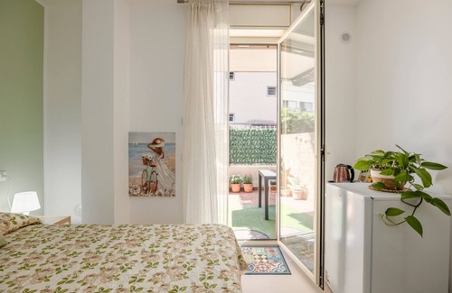 Capaci Casa | Casa de huéspedes 'Lovi Room' con terraza privada, Wi-Fi y aire acondicionado