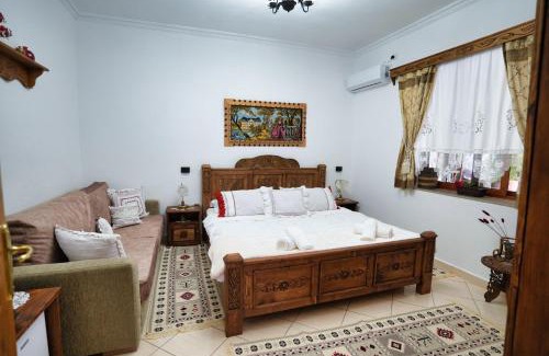 Gjirokaster Casa | Guest House Luna