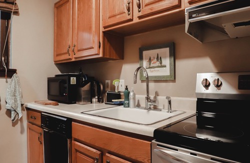 Elmira Cabaña | Guest House on Historic Estate in Upstate New York