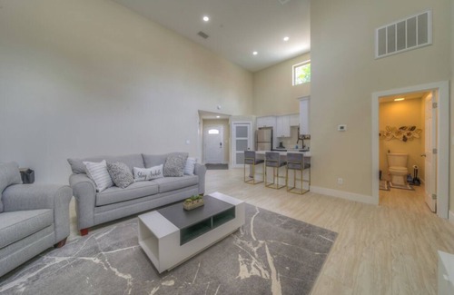 Estates at Canyon Crest Casa | Guest House on Quiet Cul-De-Sac