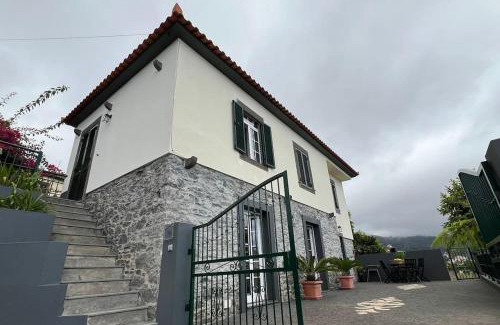 Estreito da Calheta Casa | Guest House Santinhos
