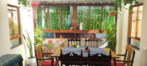 Huaraz Casa | Guest house. Shared room in panoramic apartment. Private bathroom. Kitchen and washmachine