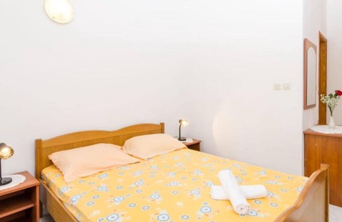 Sobra Casa | Guest House Sobra 38 - Double Room with Garden View 3
