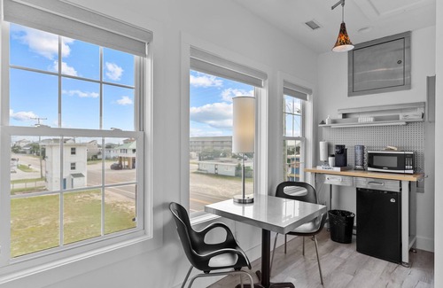 Topsail Beach Hotel | Guest House Topsail - King Suite in hotel on Topsail Beach, North Carolina