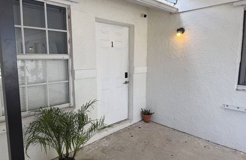 Mangonia Park Casa | Guest house West Palm Beach 1br/1 bath