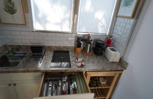 East Little Havana Cabaña | Guest House with AC and WiFi in vibrant Miami