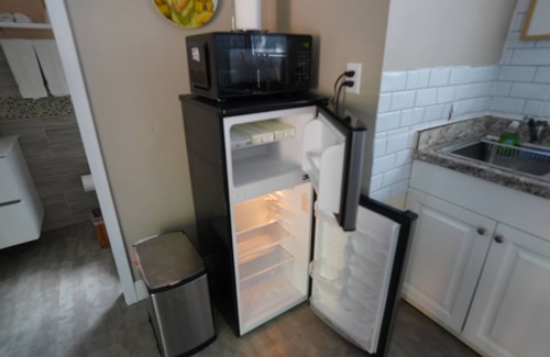 East Little Havana Cabaña | Guest House with AC and WiFi in vibrant Miami