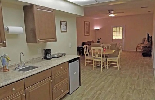 Leesburg Casa | Guest House with pool, boat parking