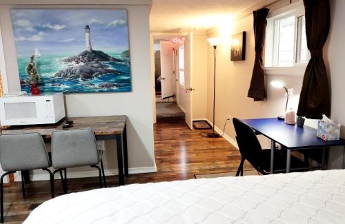 Noblesville Casa | Guest House with Private Entrance- walk to Downtown Noblesville