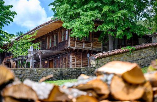 Zheravna Casa | Guest Houses "Zlatna Oresha - Complex"