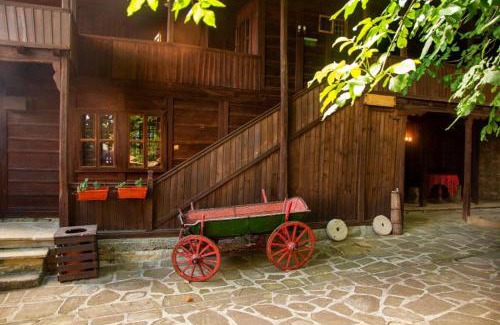 Zheravna Casa | Guest Houses "Zlatna Oresha - Complex"