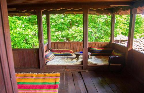 Zheravna Casa | Guest Houses "Zlatna Oresha - Complex"