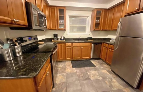 Oak Park Apartamento | Guest Nest River Forest RF 101 2BR Laundry Pets OK
