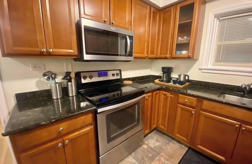 Oak Park Apartamento | Guest Nest River Forest RF 101 2BR Laundry Pets OK