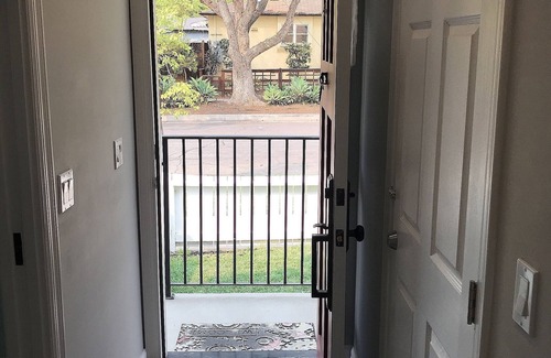 North Central Casa | Guest Place in Pasadena w/ Private Entrance