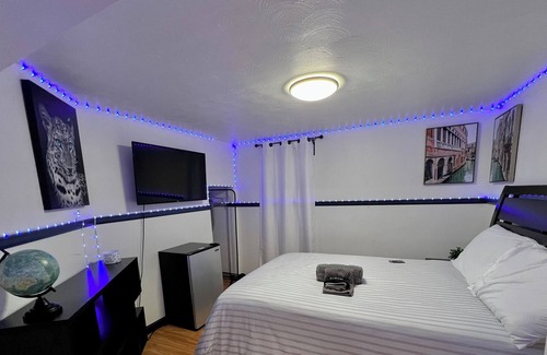 Dupont Casa | Guest private suite in Thornton