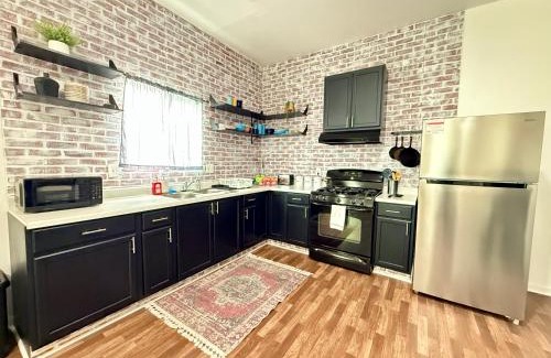 Dinuba Casa | GUEST RANCH HOUSE w POOL access near NATL PARKS