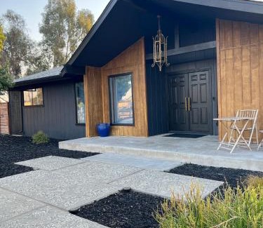 Dinuba Casa | GUEST RANCH HOUSE w POOL access near NATL PARKS