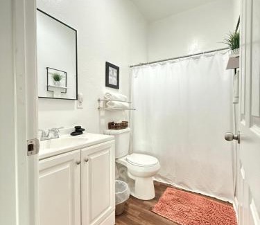 Dinuba Casa | GUEST RANCH HOUSE w POOL access near NATL PARKS