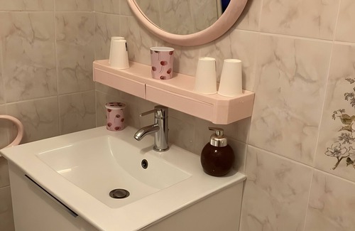 Segonzac Cama Y Desayuno | Guest Room 'Lavande 4 Persons' with Shared Pool, Shared Terrace and Wi-Fi