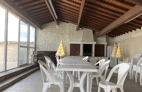 Segonzac Cama Y Desayuno | Guest Room 'Room 1 for 2 People' with Shared Pool, Shared Terrace and Wi-Fi