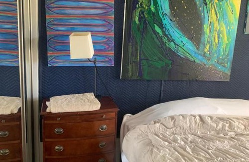 Thousand Oaks Casa | Guest room/shared bath chill vibes