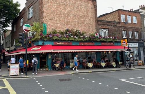 Camden Town with Primrose Hill Casa | GUEST ROOMS in CAMDEN TOWN