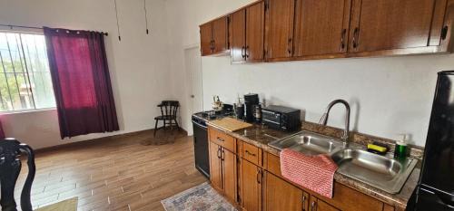 Las Lomitas Cama Y Desayuno | Guest Studio near Businesses and Markets