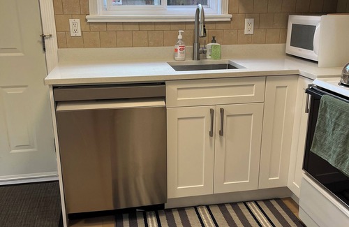 Coquitlam Casa | Guest Suite 2 beds Coquitlam Centre Mall -10min walk to Skytrain/Mall