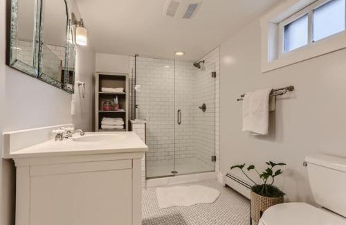 Hilltop Casa | Guest Suite At Hilltop And Cherry Creek Near to Museums