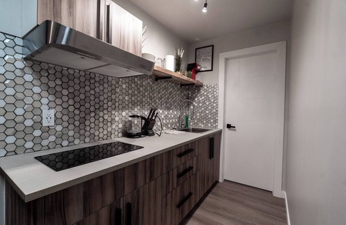Northeast Edmonton Apartamento | Suite para invitados cerca de Whtye Ave