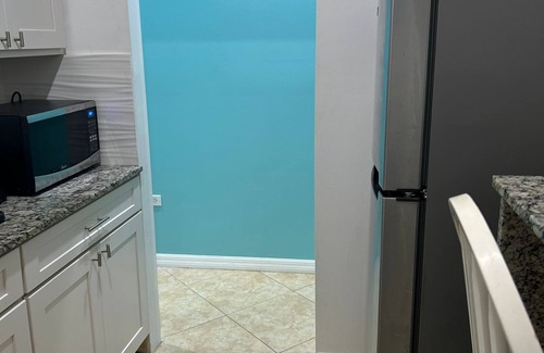Patricks Island Apartamento | Guest suite in a quiet, cozy neighbourhood in Cayman 1 min drive to the beach!
