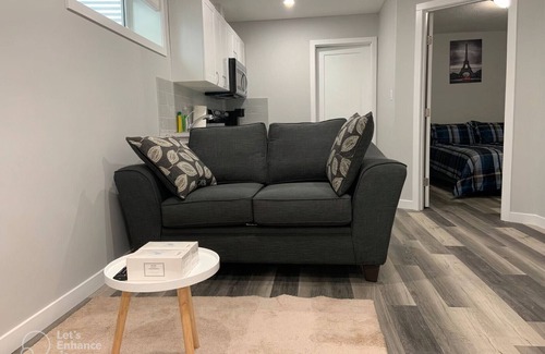 Regina Casa | Guest Suite in Regina - Queen Bed