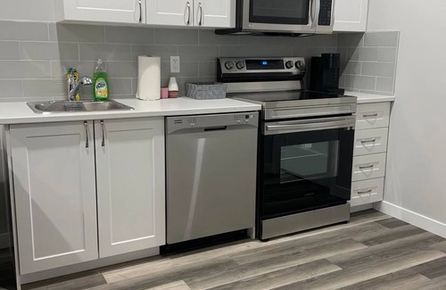 Regina Casa | Guest Suite in Regina - Queen Bed