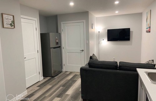 Regina Casa | Guest Suite in Regina - Queen Bed