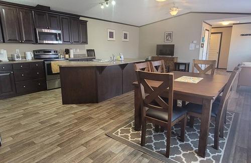 Stettler Casa | Guest suite in town-2 bedrooms/private kitchen