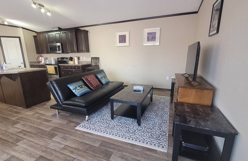 Stettler Casa | Guest suite in town-2 bedrooms/private kitchen